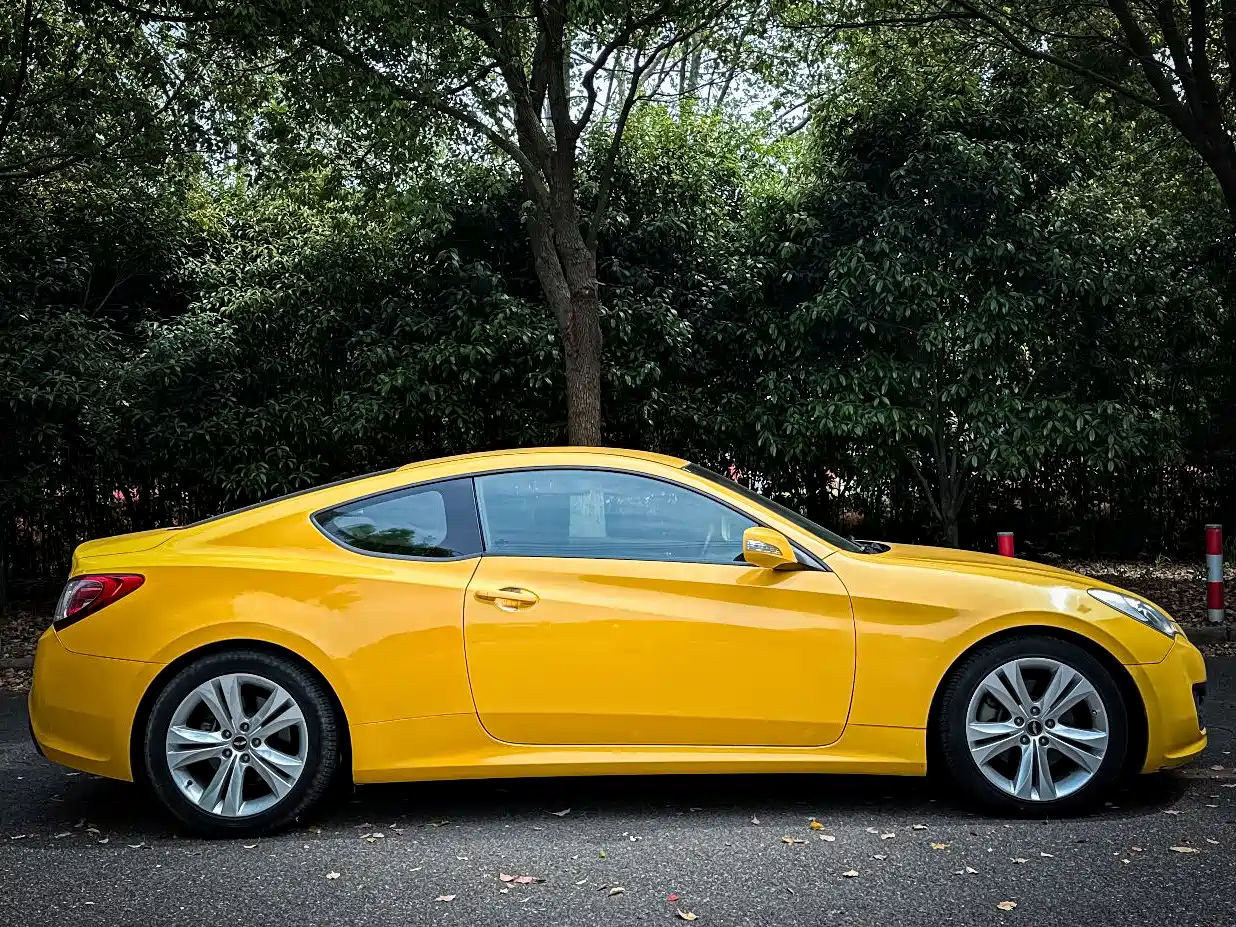 Hyundai Genesis Coupe 2009 2.0T Manual Cool Edition фото 4