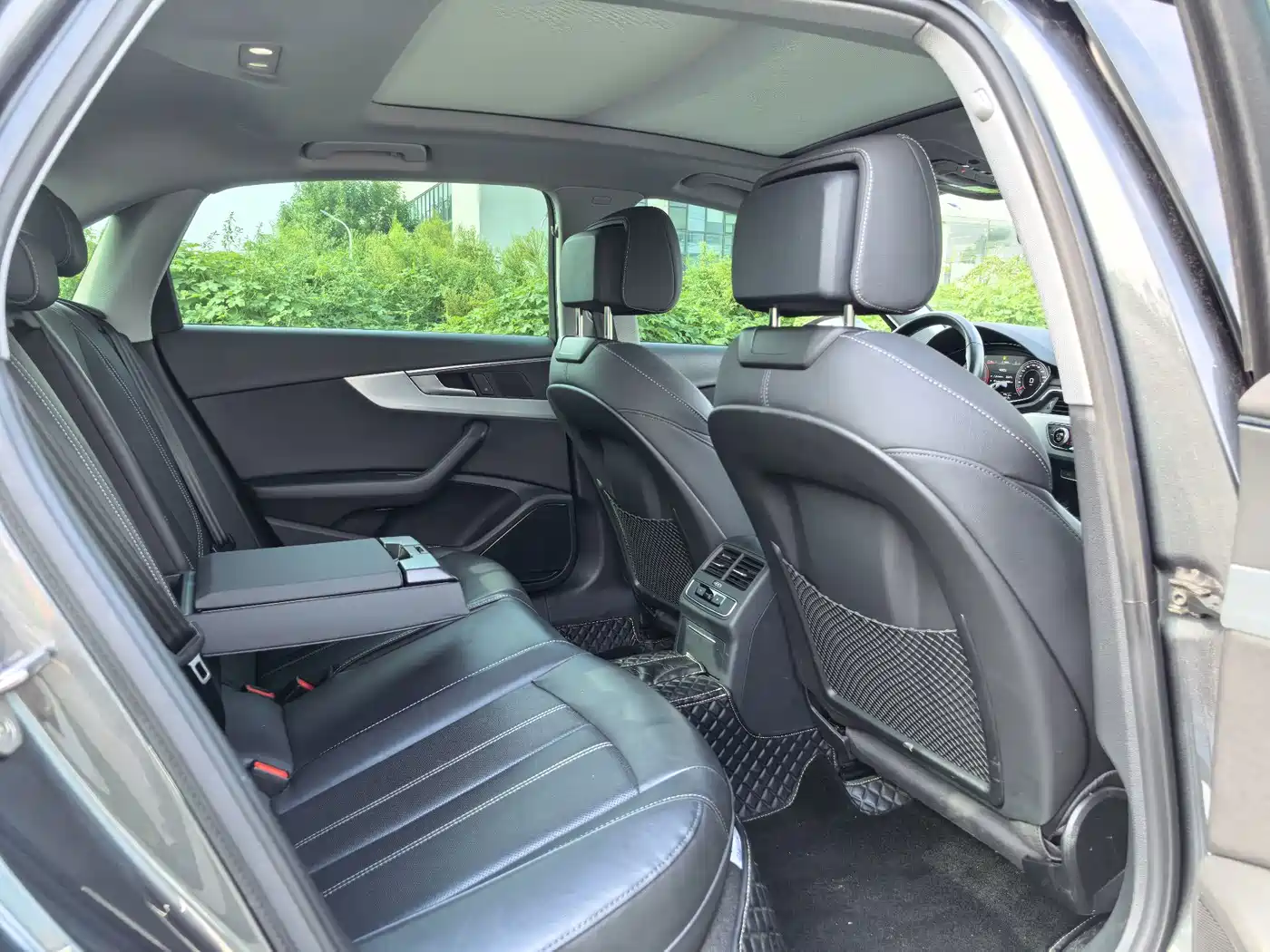 Фото 15 - Audi A4L