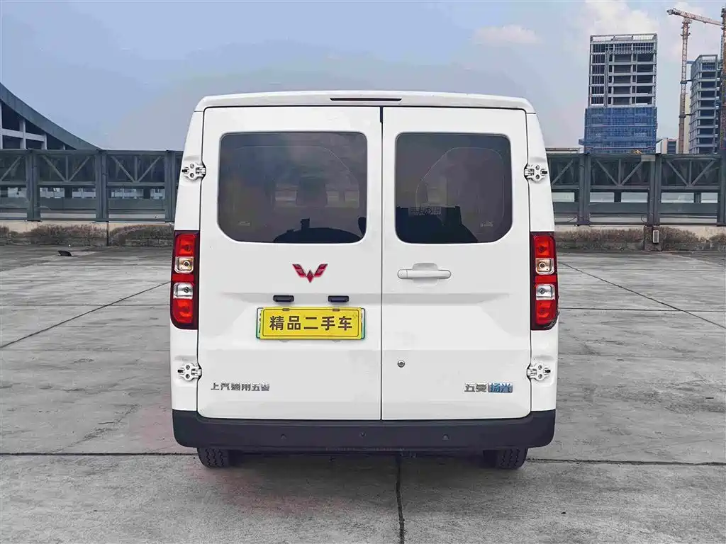 Wuling Motors Wuling Yangguang 2025 2024 300km Comfort Passenger Version 60kW