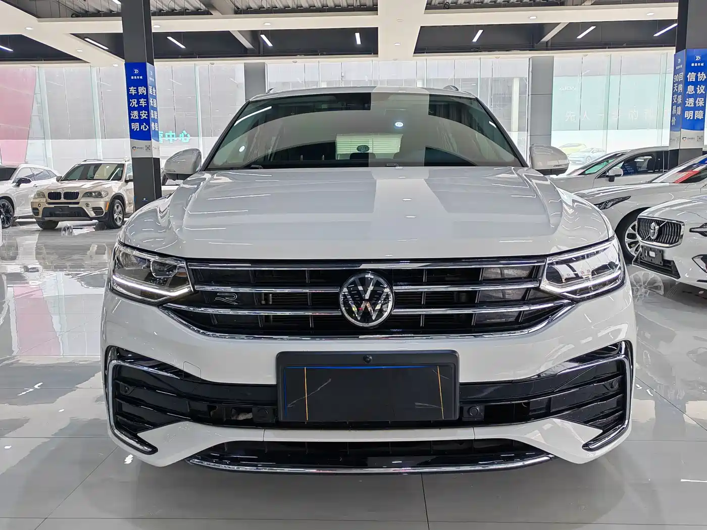 Volkswagen Tiguan L 2022 330TSI Auto 2WD R-Line Premium Edition фото 2