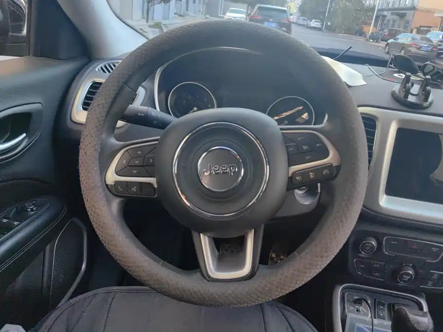 Photo 15 - Jeep Compass