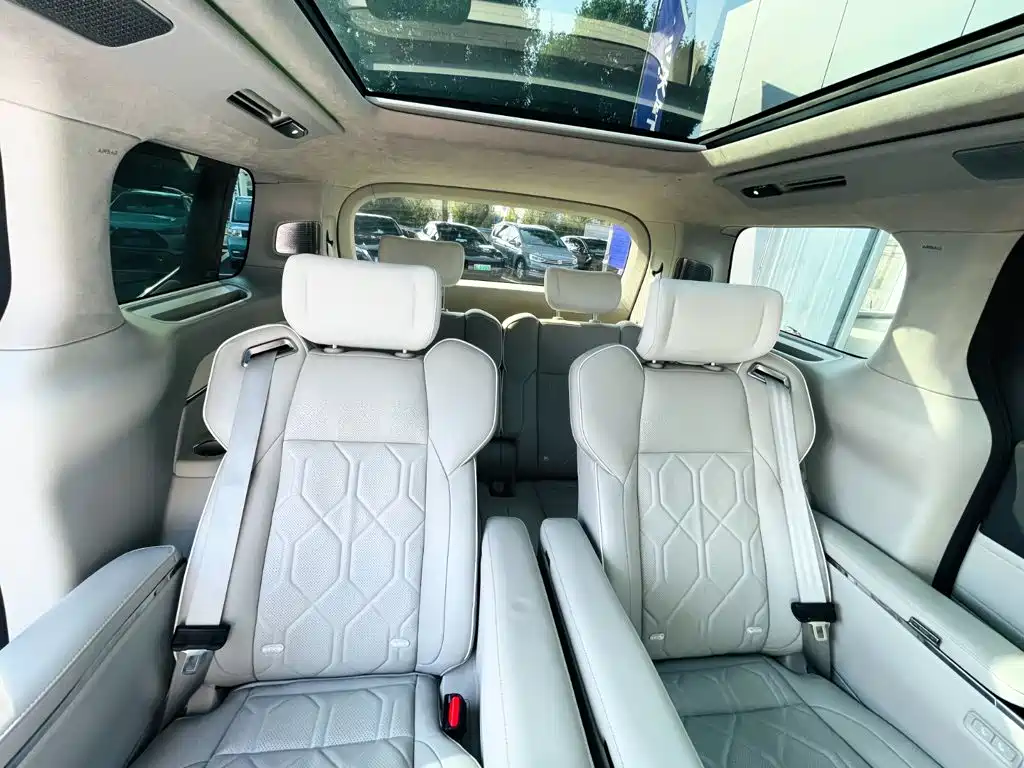 Volvo EM90 2024 2025 Ultra Six-Seater