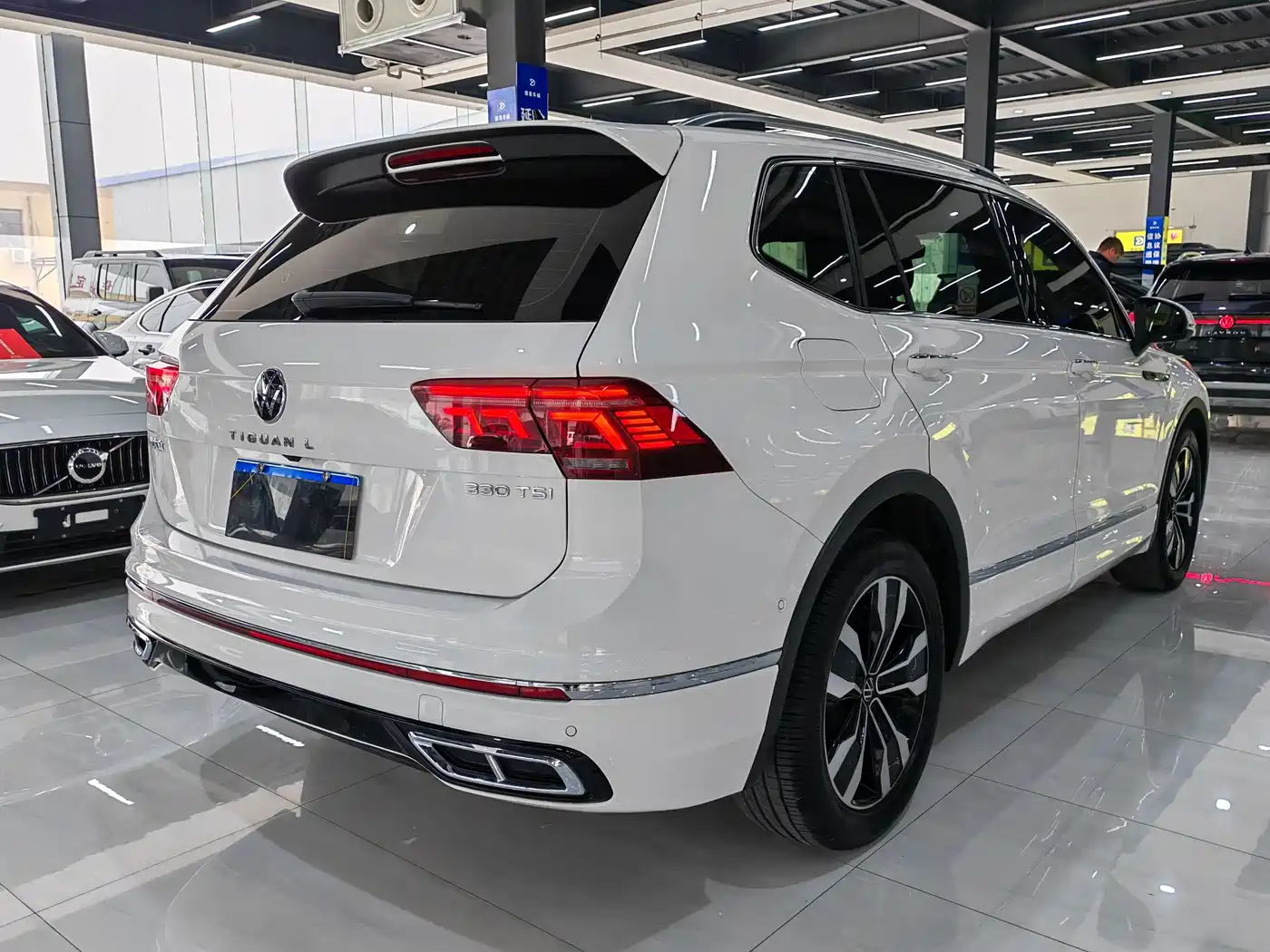 Volkswagen Tiguan L 2022 330TSI Auto 2WD R-Line Premium Edition фото 4
