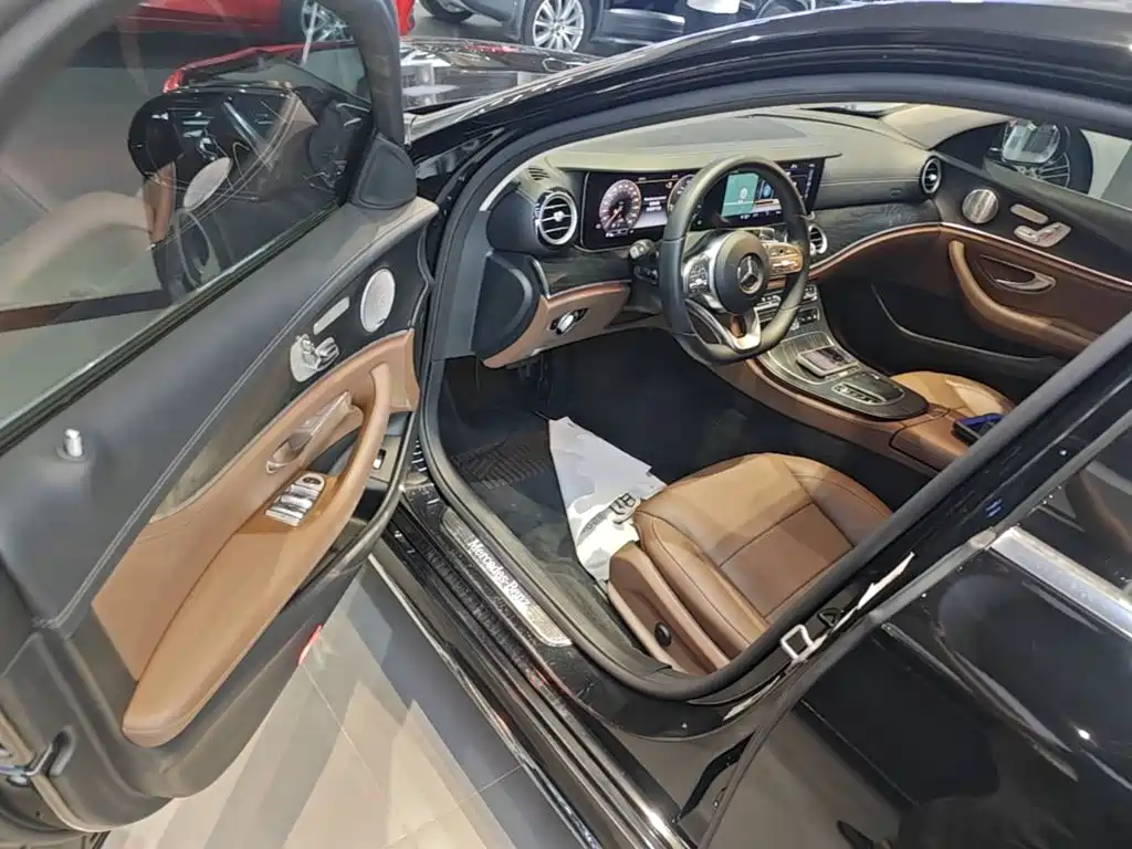 صورة 16 - Mercedes-Benz E-Class