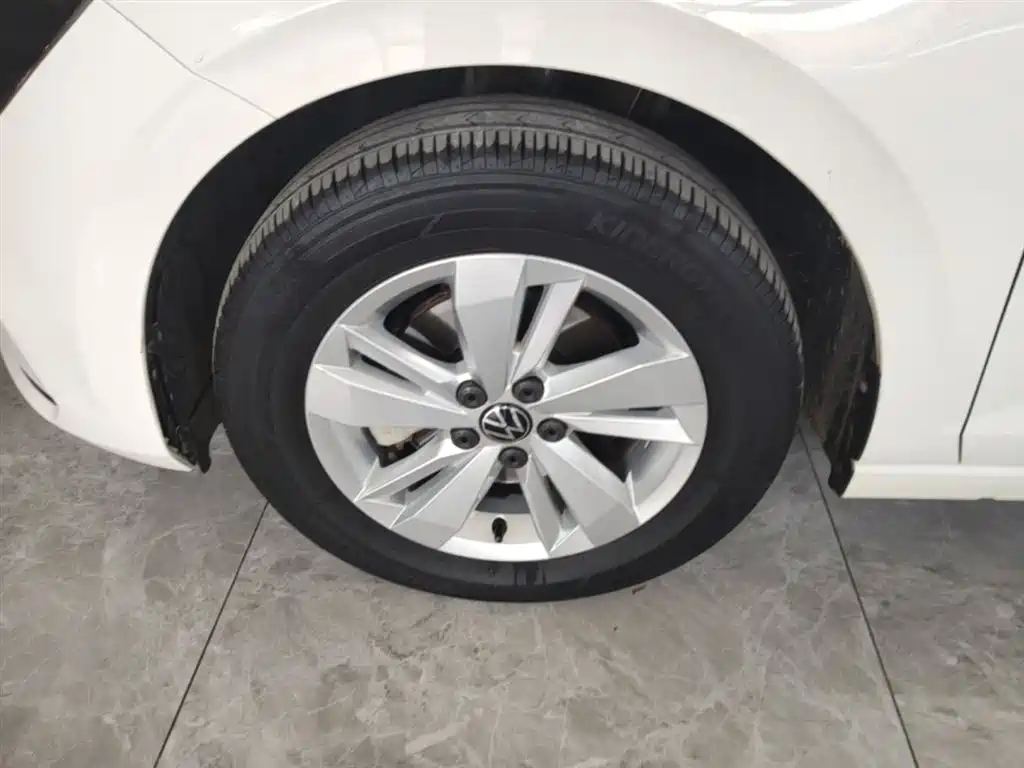 Volkswagen Polo 2021 Plus 1.5L Automatic Panorama Enjoyment Edition фото 23