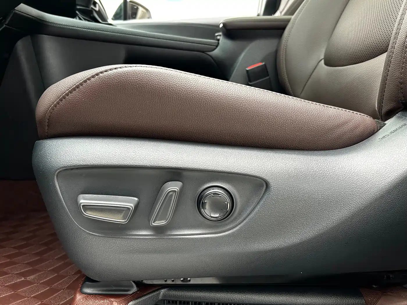 Toyota Sienna 2024 2.5L Hybrid Platinum Edition фото 19
