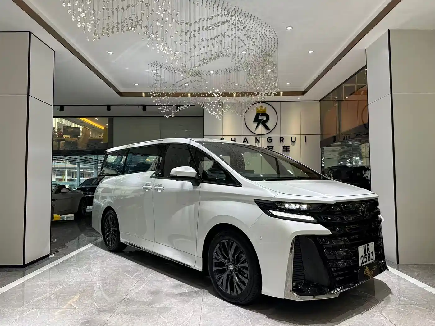 Toyota Vellfire 2025 Crown Hybrid 2.5L Ink Gold Executive Edition фото 3
