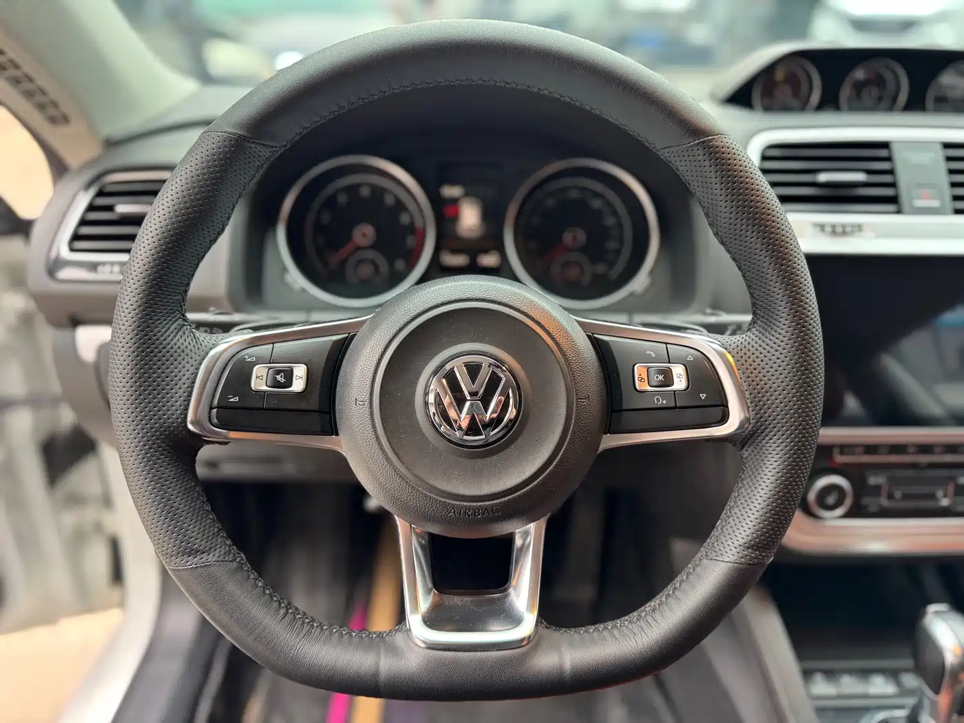 Volkswagen Scirocco 2015 1.4TSI Trend Edition фото 10