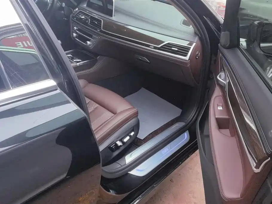 BMW 7 Series 2021 Model 730Li Luxury Package фото 8