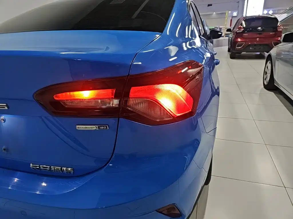 Фото 8 - Ford Focus