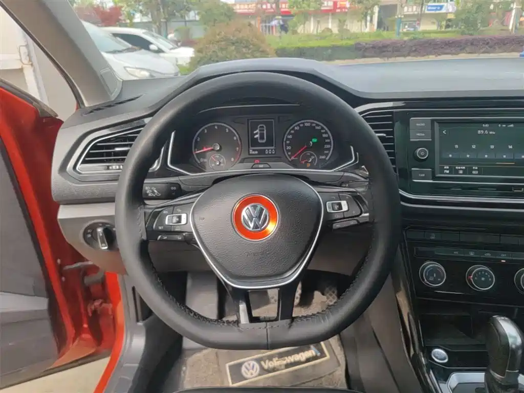Volkswagen T-ROC 2018 280TSI DSG 2WD Comfort (China V) фото 11