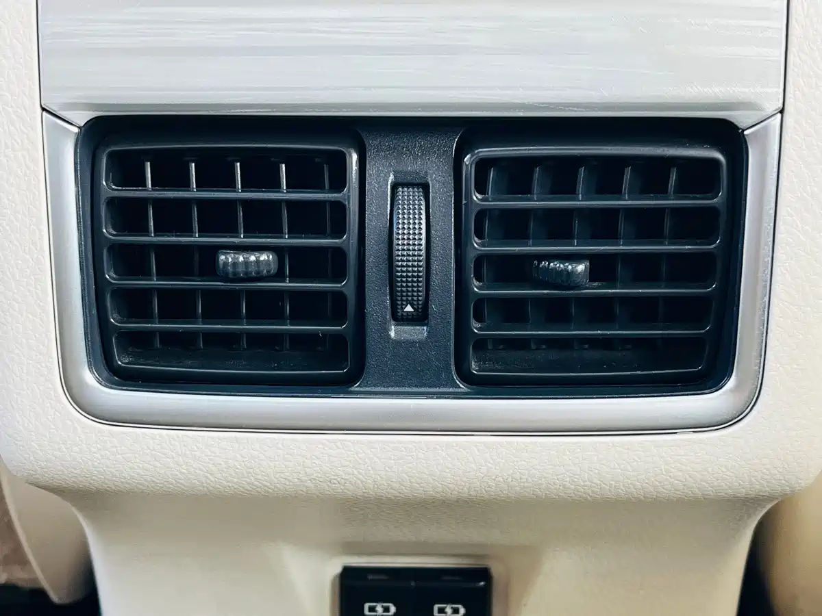 Toyota Camry 2019 Hybrid 2.5HG Luxury Edition China V фото 14