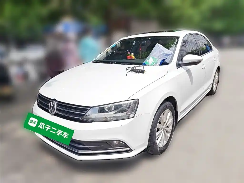 Volkswagen Sagitar 2015 230TSI Automatic Comfort фото 2