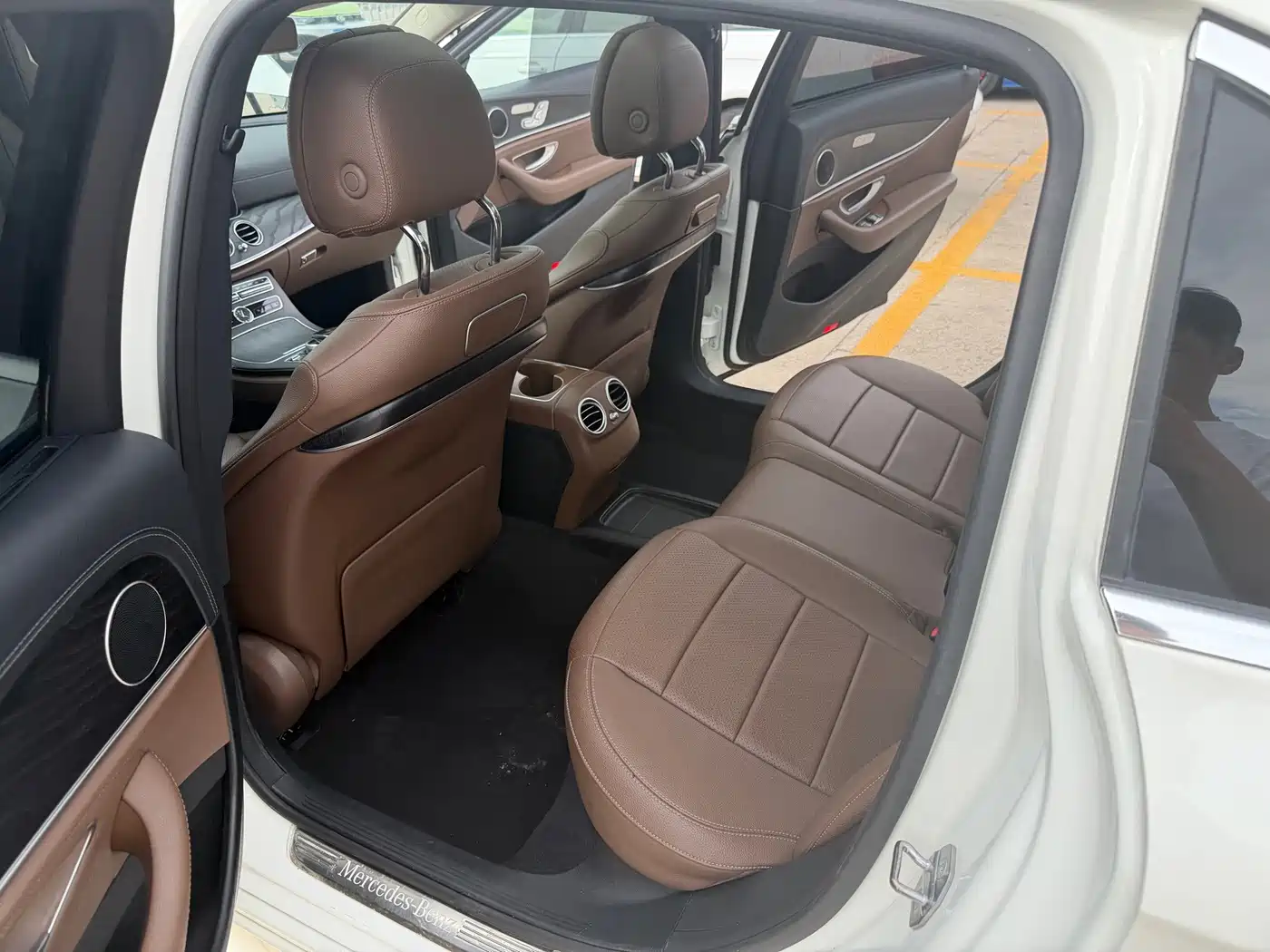 Photo 9 - Mercedes-Benz E-Class