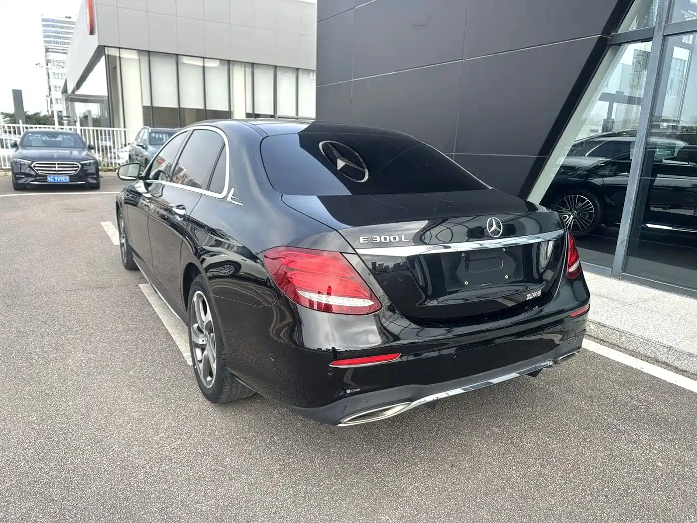Mercedes-Benz E-Class 2018 E 300 L Sport Fashion фото 3