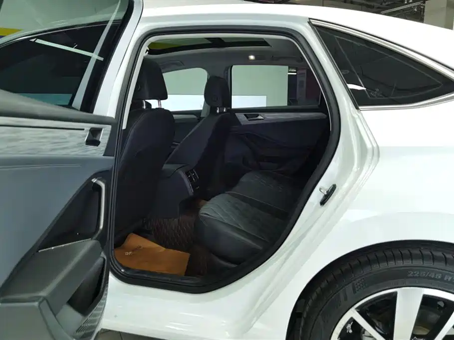 Volkswagen Sagitar 2023 300TSI DSG Excellence Edition фото 11