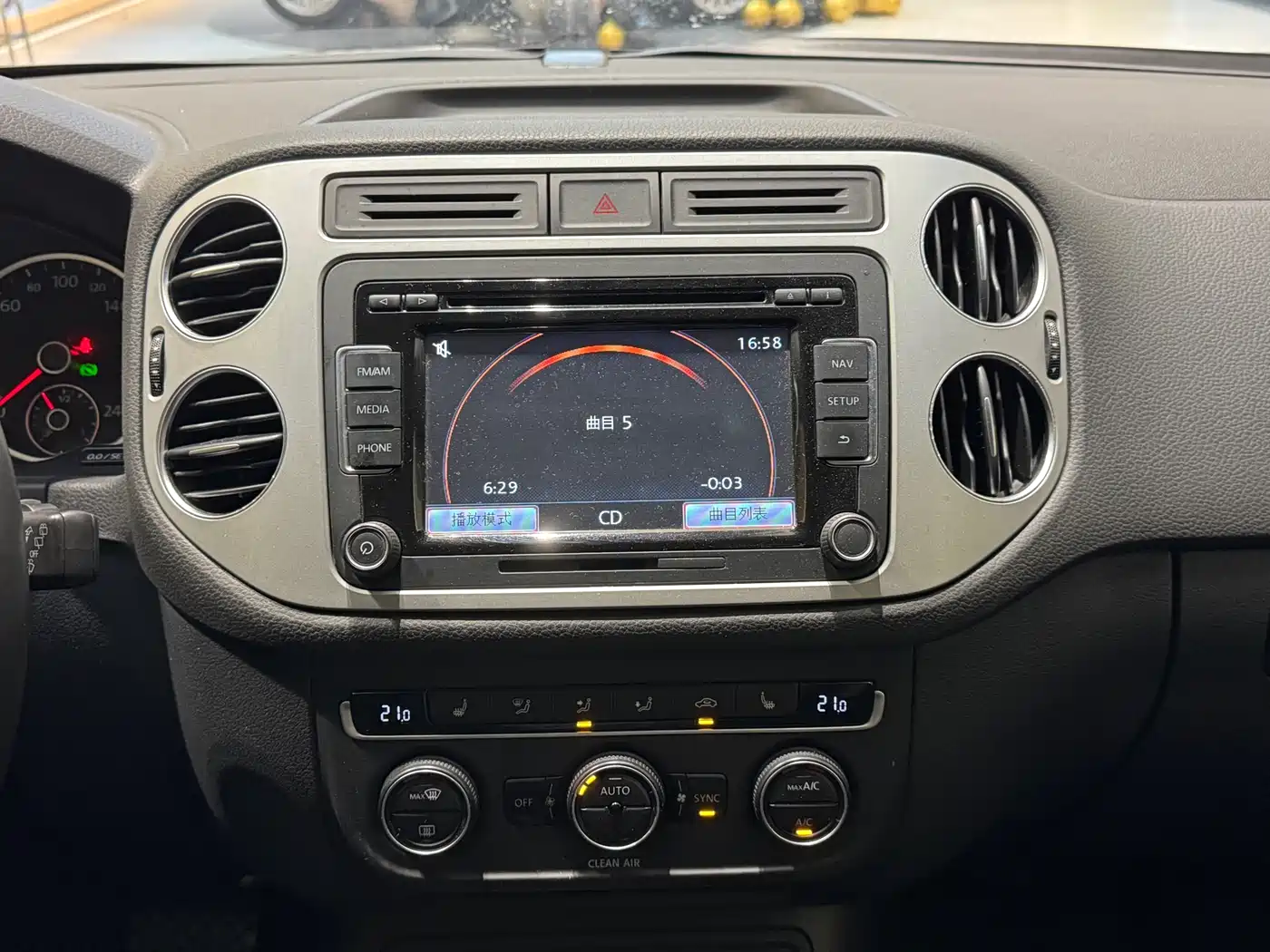 Volkswagen Tiguan 2016 Model 300TSI Automatic 4WD Luxury Edition фото 15