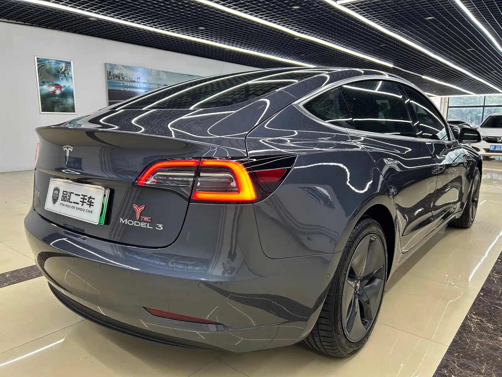 Фото 6 - Tesla Model 3