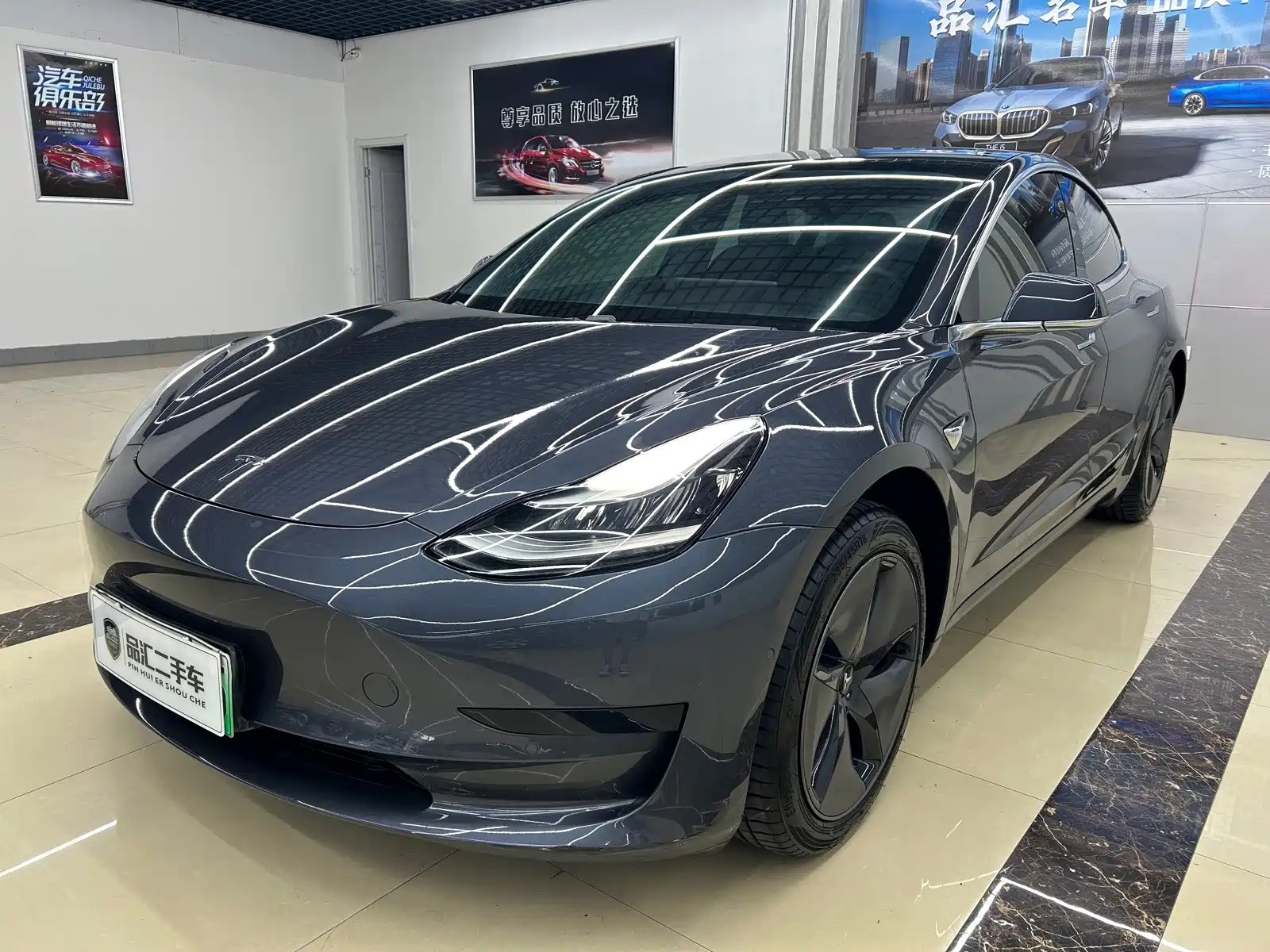 Фото 1 - Tesla Model 3