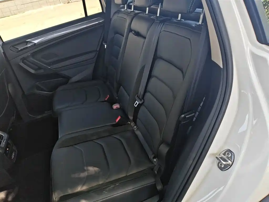 Volkswagen Tiguan L 2021 330TSI Automatic 2WD R-Line Premium фото 17