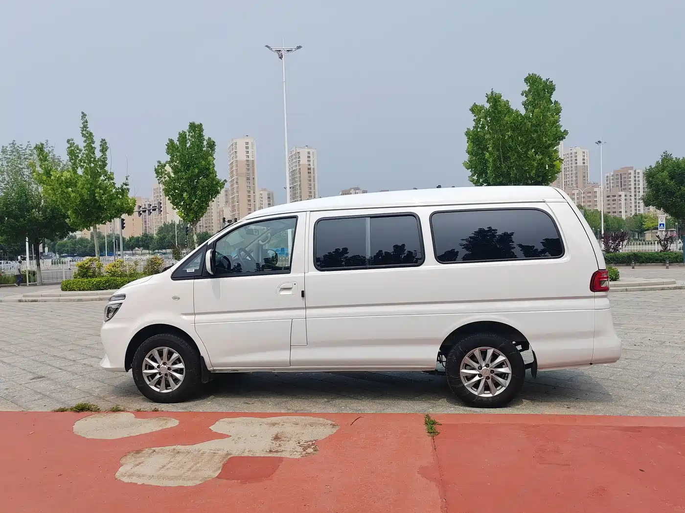 Dongfeng Fengxing Lingzhi New Energy 2025 2025 Model 410km Standard Edition Basic 7-seater