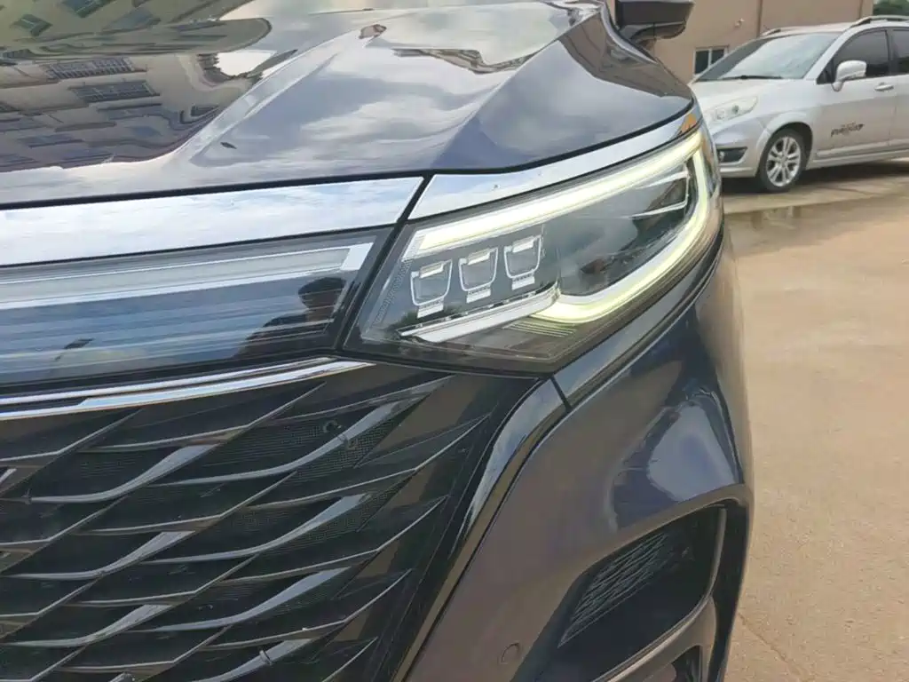 Фото 24 - Roewe iMAX8