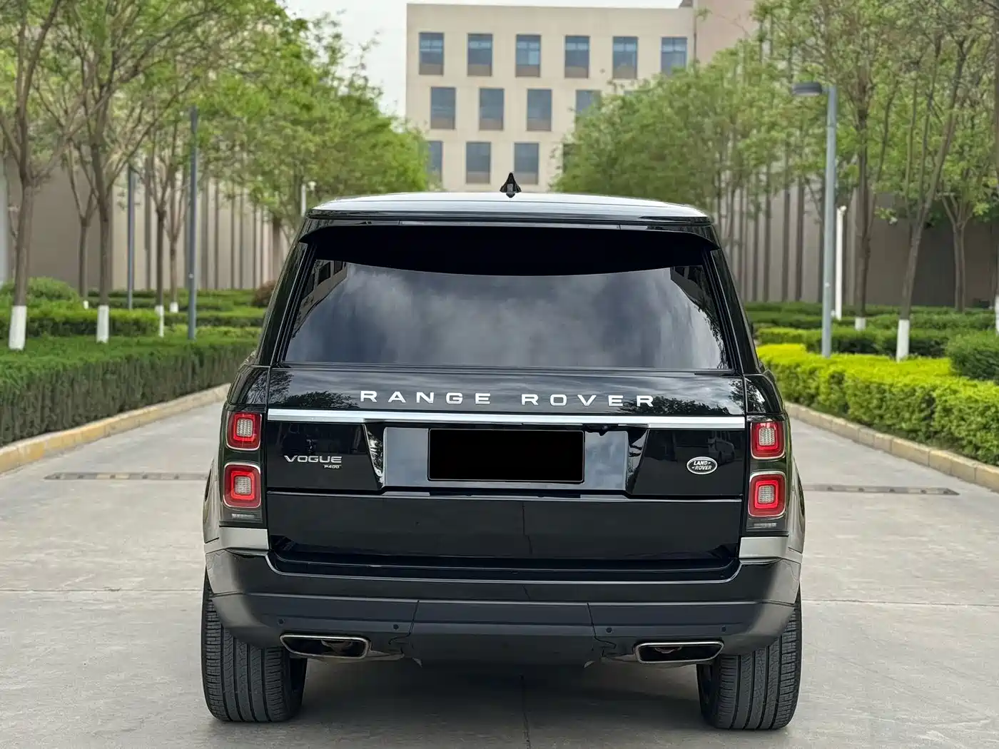 Land Rover Range Rover 2021 3.0 L6 Heritage Extended Classic Edition фото 20