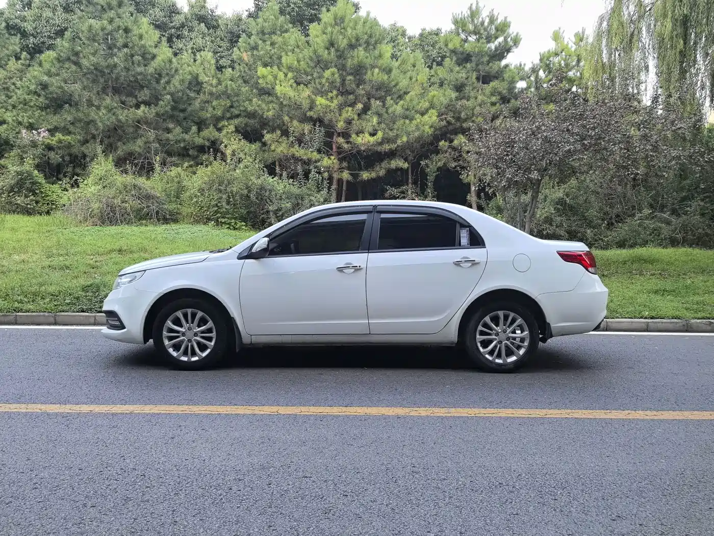 Photo 3 - Geely Vision