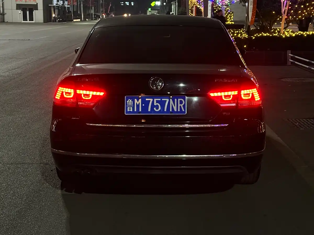 Volkswagen Passat 2011 1.8TSI DSG Royal Edition фото 4