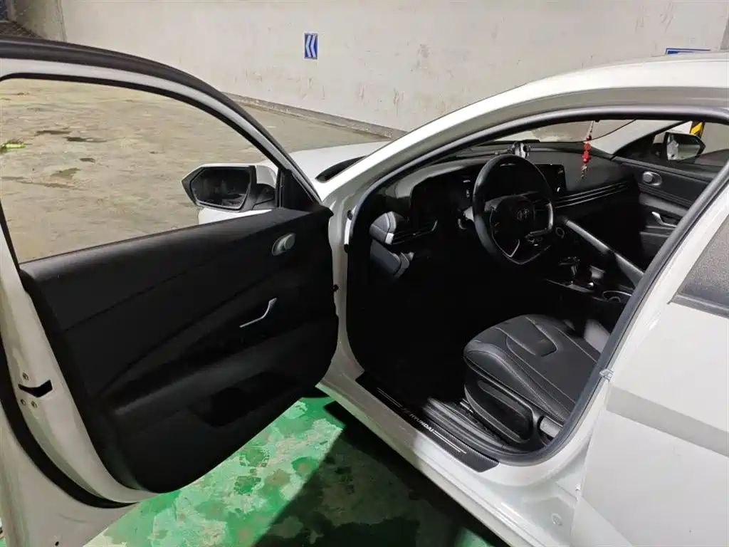 Hyundai Elantra 2022 1.5L CVT GLX Elite Edition фото 5