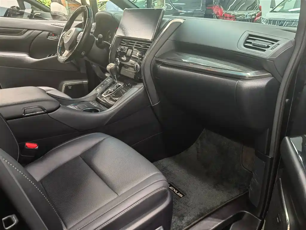 Lexus LM 2020 300h 4-Seat Imperial Edition фото 10