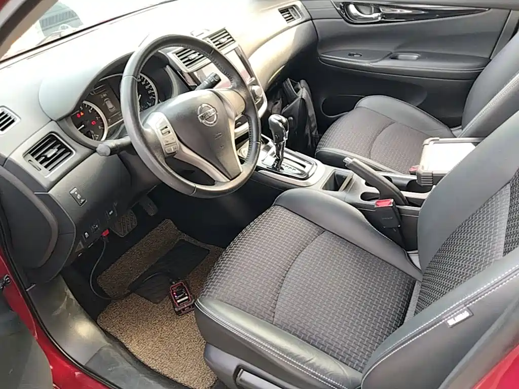 صورة 15 - Nissan Tiida