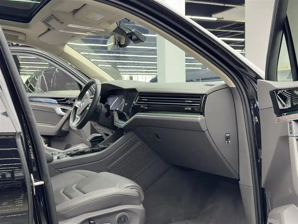 Volkswagen Touareg 2019 3.0TSI Sharp Edge Edition China VI фото 10