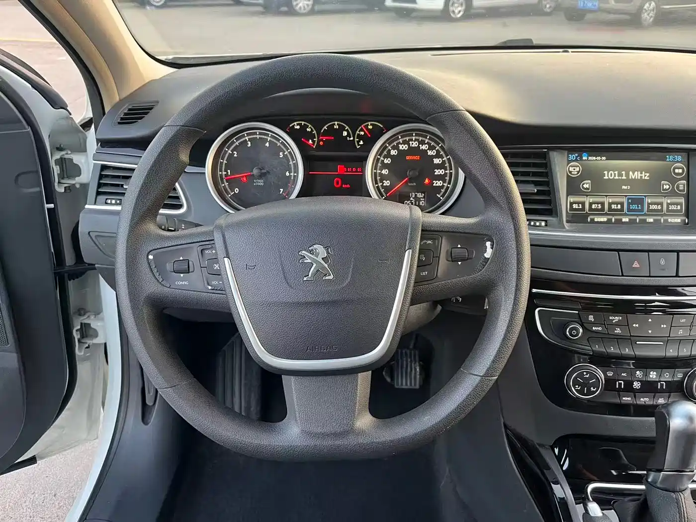 Peugeot 508 2015 2.0L Automatic Zhiyi Edition фото 7