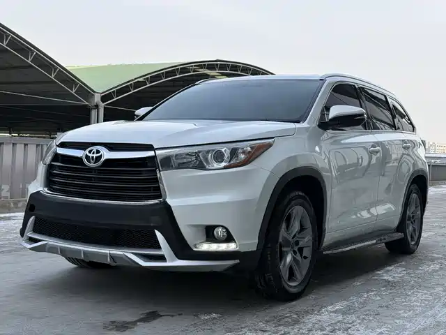 TOYOTA HIGHLANDER