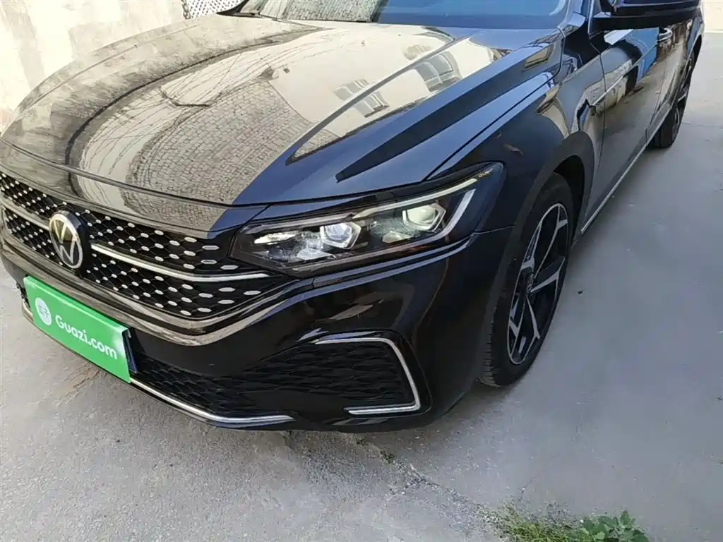Volkswagen Passat 2023 Facelift 330TSI Starlight Luxury Edition фото 24