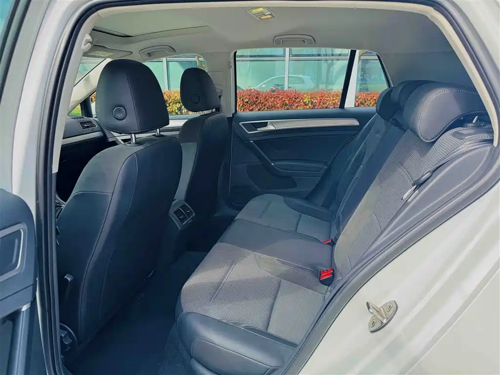 Volkswagen Golf 2018 230TSI Automatic Comfort фото 4