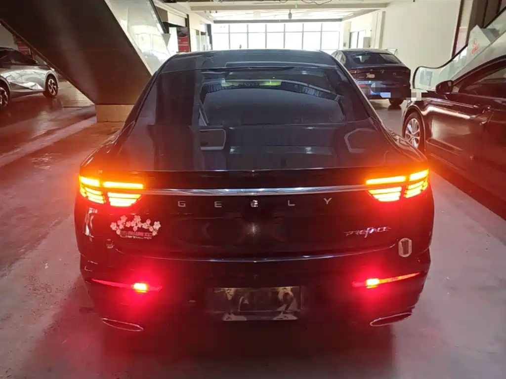 Фото 6 - Geely Preface
