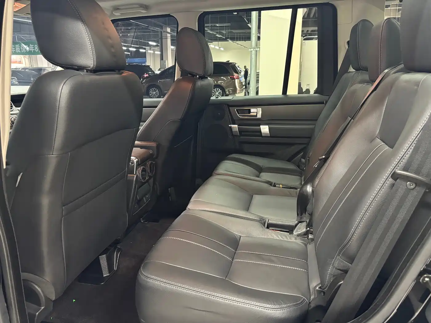 Land Rover Discovery 2016 3.0 SC V6 SE фото 17