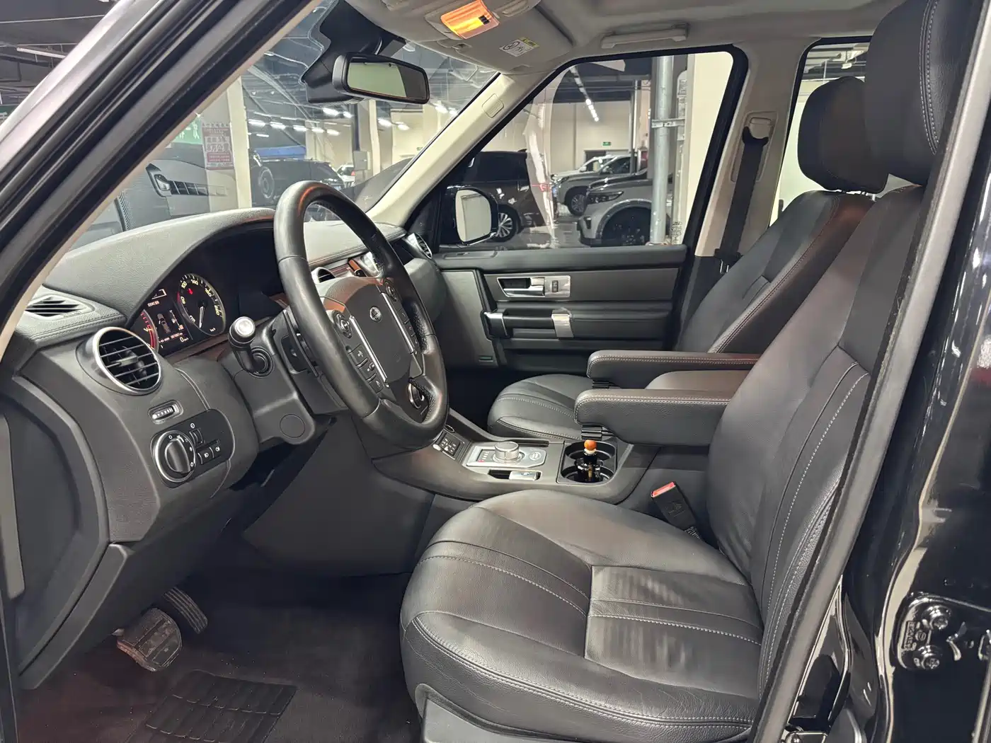 Land Rover Discovery 2016 3.0 SC V6 SE фото 22