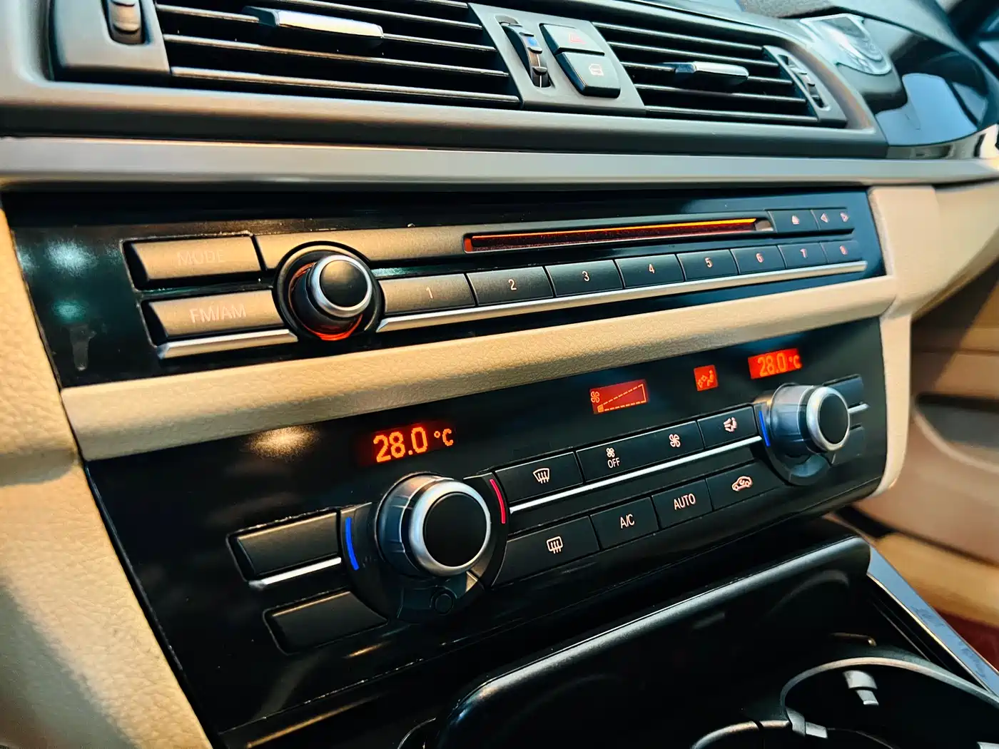 BMW 5 Series 2013 520Li Elegance фото 20