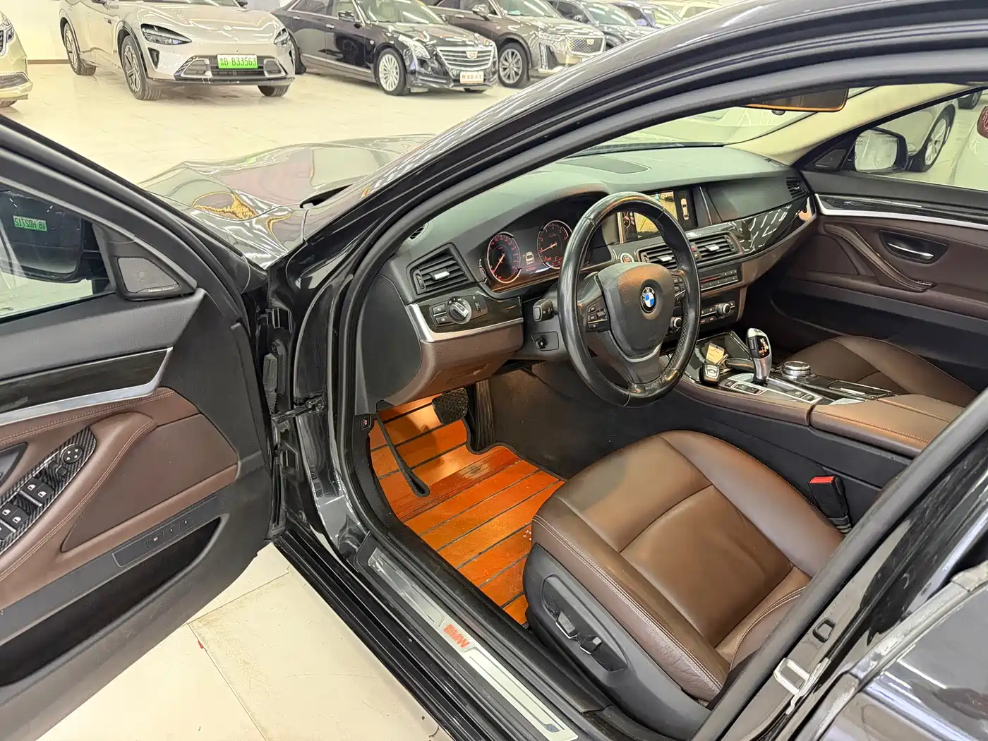 BMW 5 Series 2014 525Li Luxury Design Package фото 4