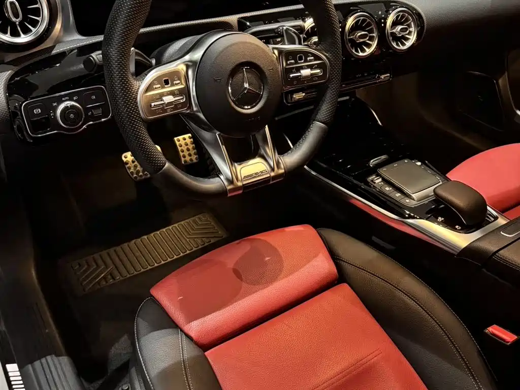 Mercedes-Benz A-Class AMG (Import) 2020 AMG A 35 4MATIC фото 10