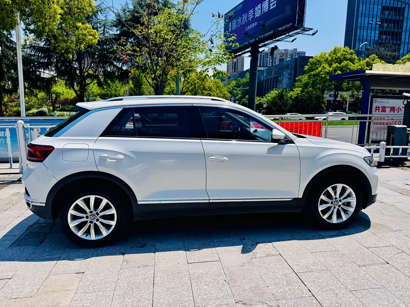 VOLKSWAGEN T ROC EXPLORING SONGS