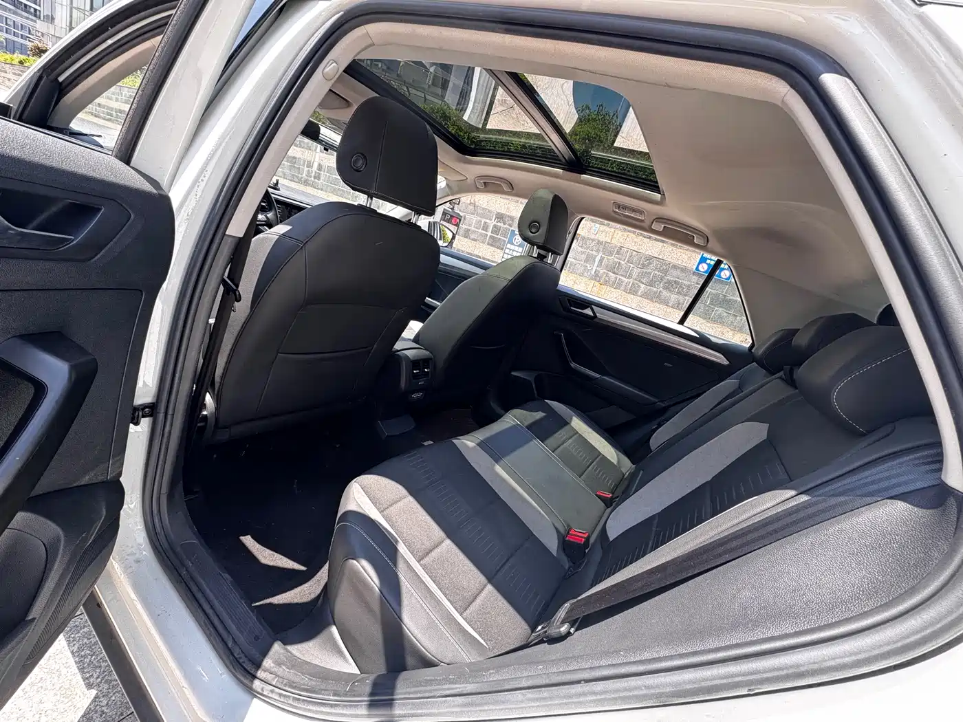 VOLKSWAGEN T ROC EXPLORING SONGS