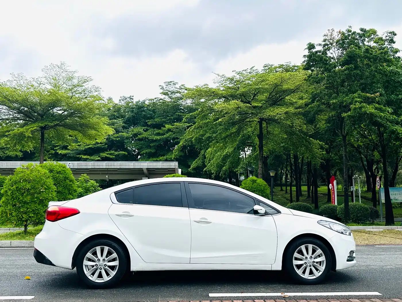 Kia K3 2015 1.6L Automatic GLS фото 4