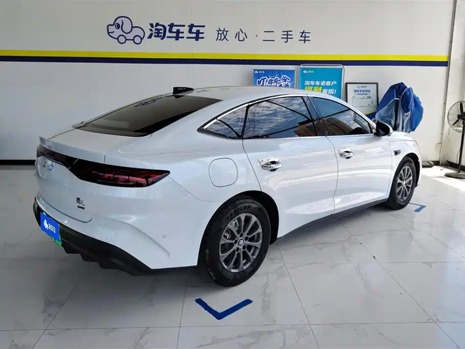 BYD Qin L 2025 DM-i Smart Drive Edition 80KM Leading фото 3