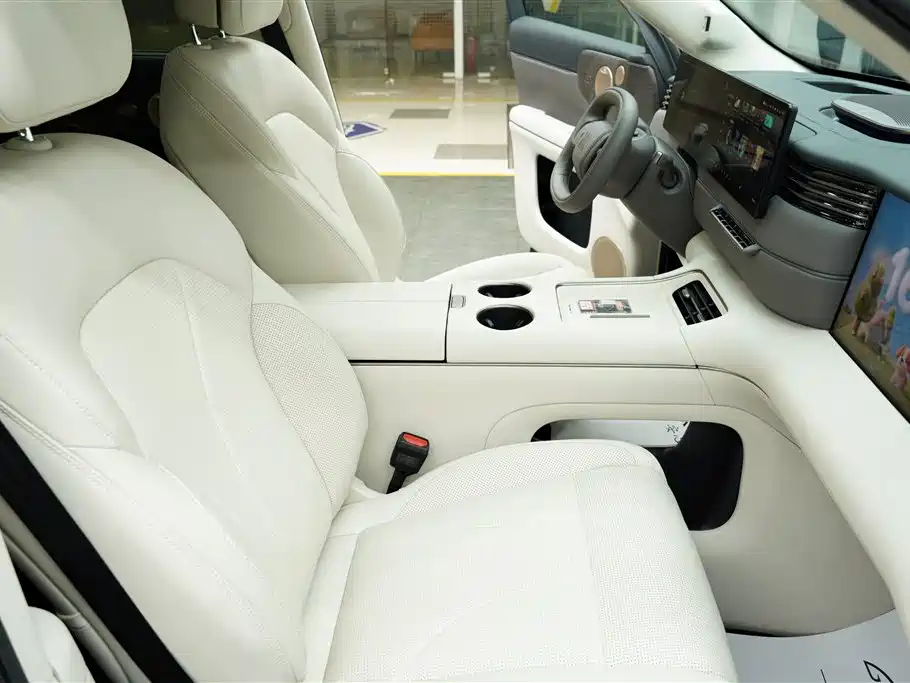 Voyah Auto VOYAH Zhuiguang L 2025 2025 Mid-configuration Model
