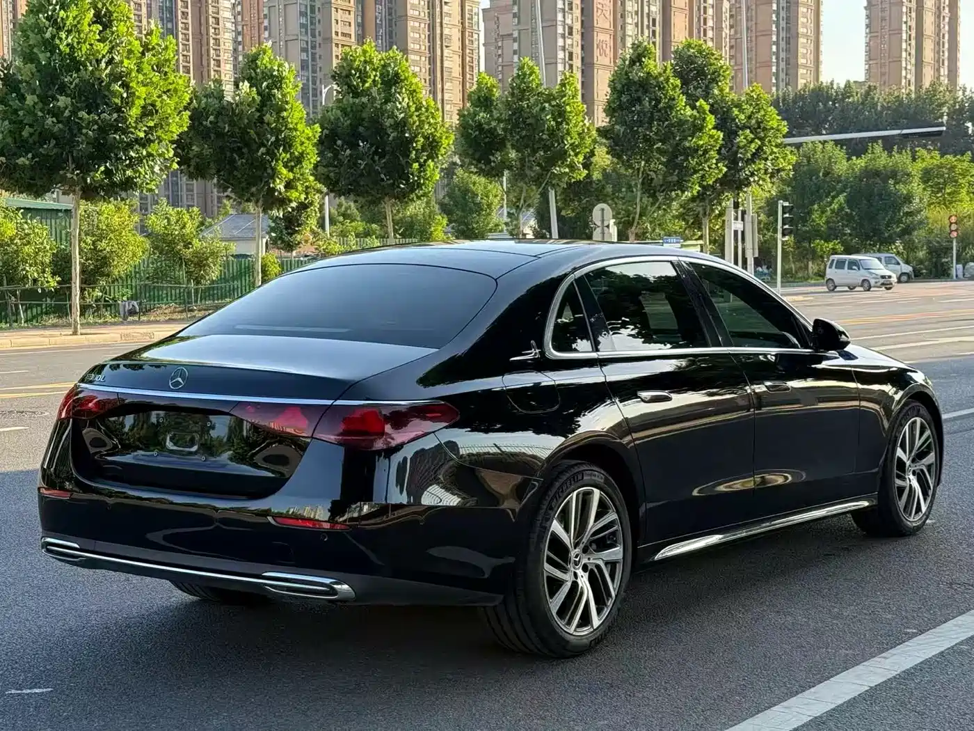 Mercedes-Benz E-Class 2024 E 300 L Fashion фото 7