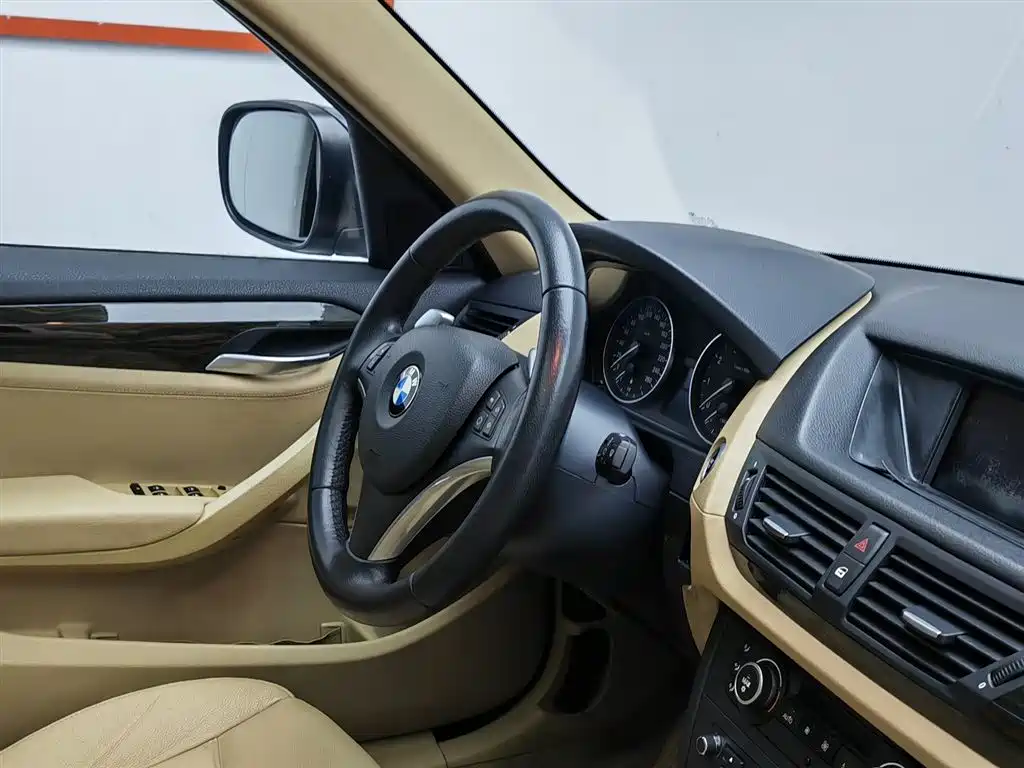 BMW X1 (Import) 2010 xDrive28i фото 22